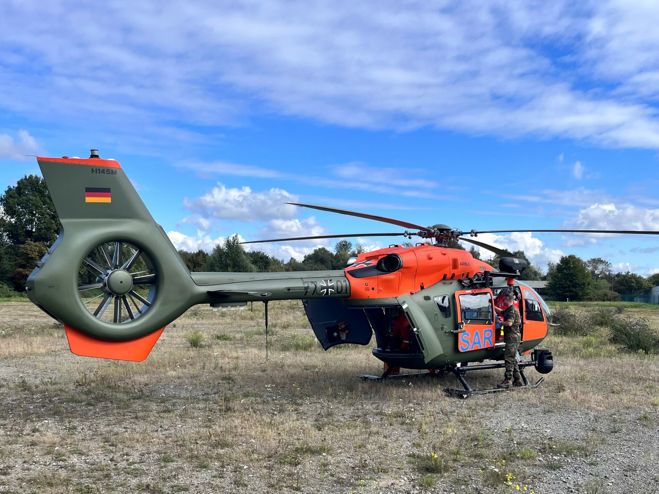Reserve: Unterstützung für den Transport: Ein SAR-Rettungshubschrauber (Search and Rescue) stand für den Transport von Schwerverletzten bereit. Auch dieses Szenario wurde geübt.