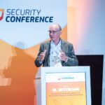 Als Hauptherausforderungen nannte Dr. Markus Wittmann, Bayrisches Staatsministerium für Wirtschaft, Energie und Landesentwicklung, bei der Konferenz zum O-Plan Deutschland die Sicherheit in der Verkehrsinfrastruktur, Versorgung im Gesundheitswesen, Logistik, IT, Kommunikation und Energie.