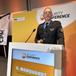 Uwe Marquardt liefert auf der CPM Security Conference einen Einblick in den Umgang der Polizei mit lebensbedrohlichen Einsatzlagen.