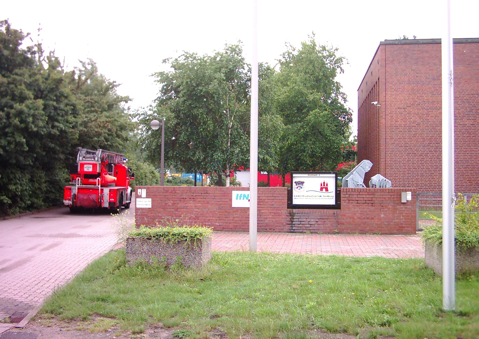 Zwei neue Gebäude der Feuerwehrakademie wurden an der Bredowstraße feierlich eröffnet.