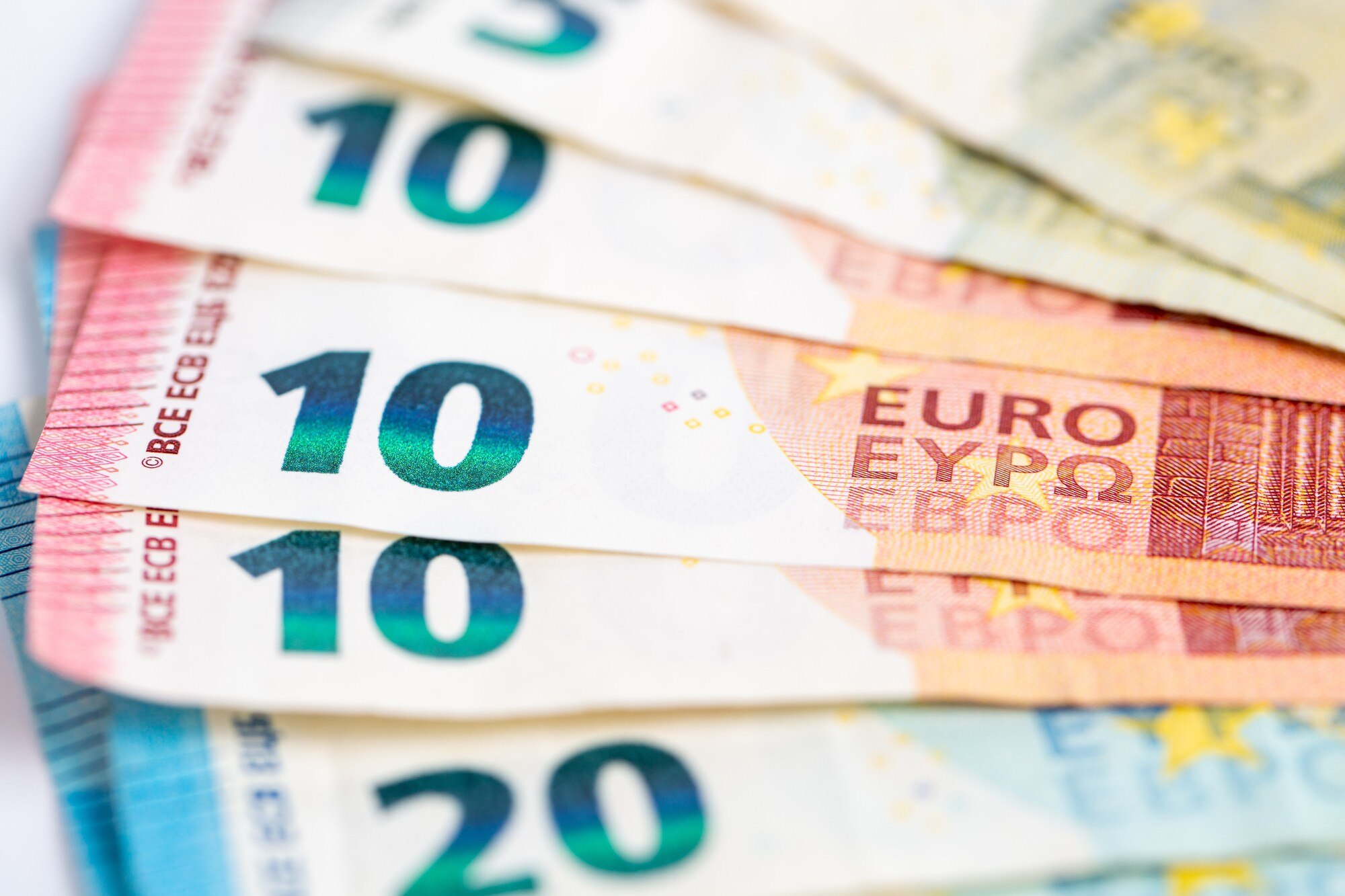LKA NRW, Geldwäscheaufsichtsbehörden und Steuerfahndung führen mit internationalen Partnern großangelegte Kontrollen zur Bekämpfung illegaler Finanzströme über Schattenbanken durch.